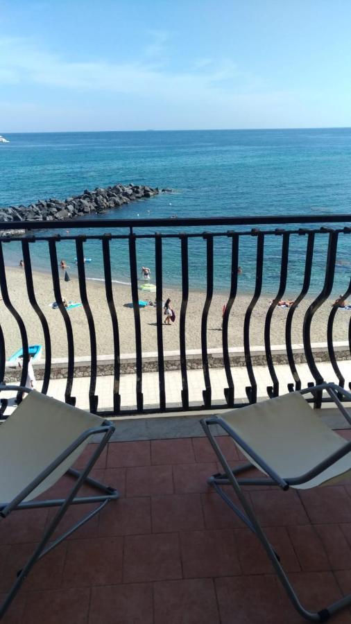 Beachfront Giardini-Naxos Buitenkant foto