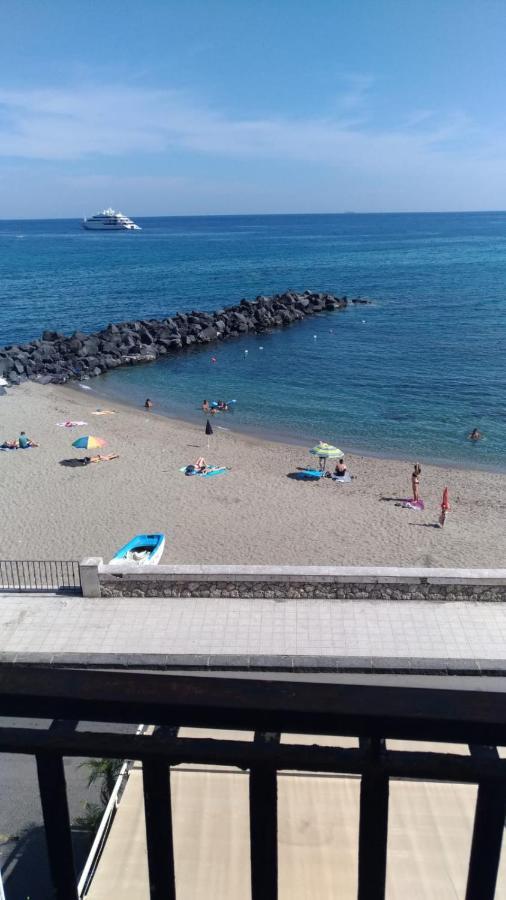 Beachfront Giardini-Naxos Buitenkant foto
