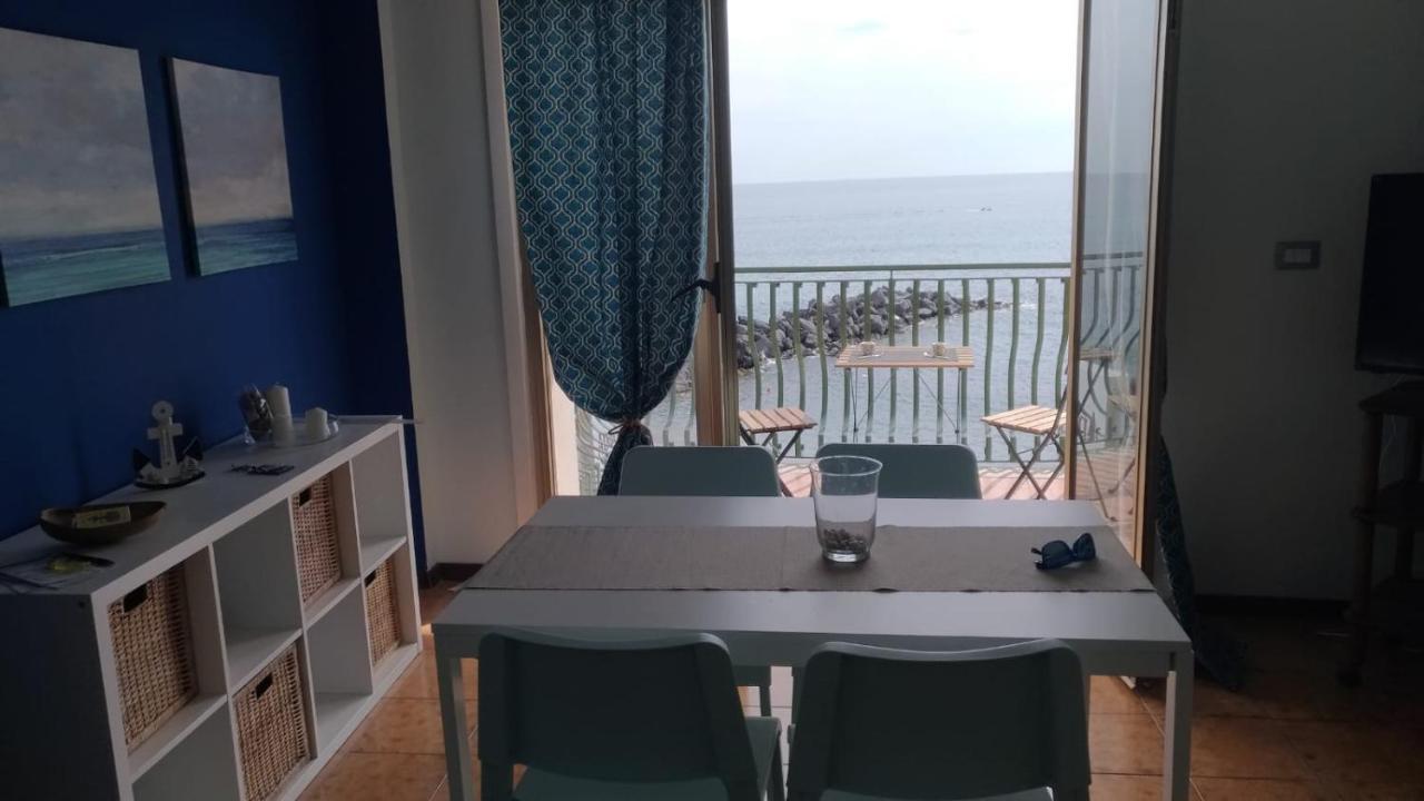 Beachfront Giardini-Naxos Buitenkant foto